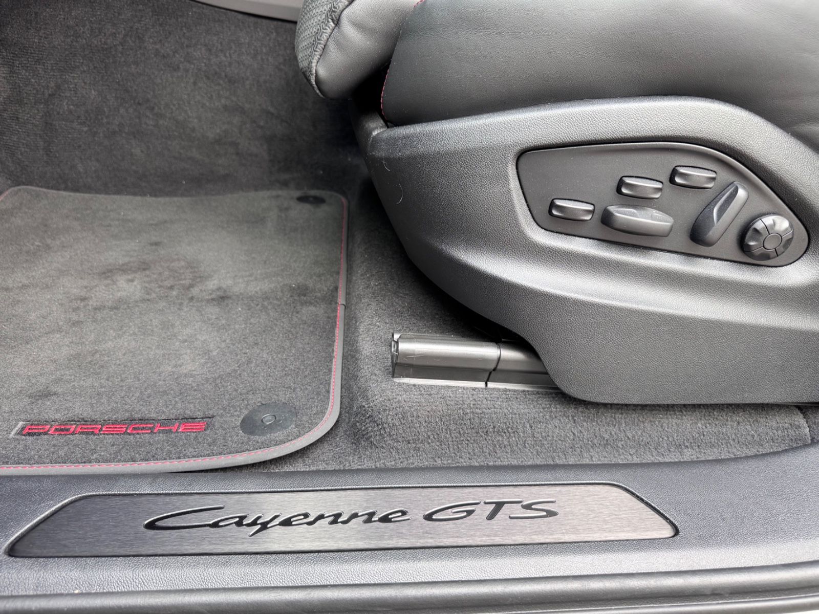 Porsche Cayenne Coupe GTS 22" HA-Lenkung AHK LP 167 t€
