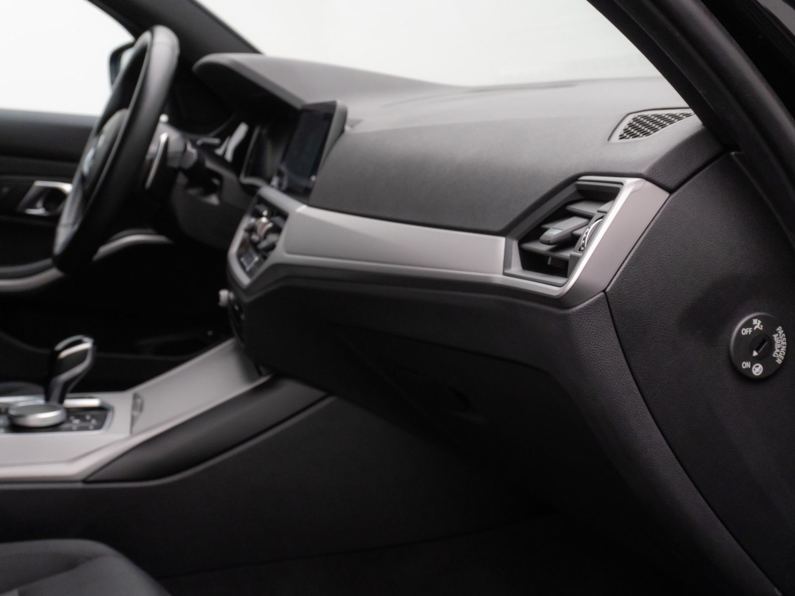 BMW 320e - Samsaru's Car Outlet