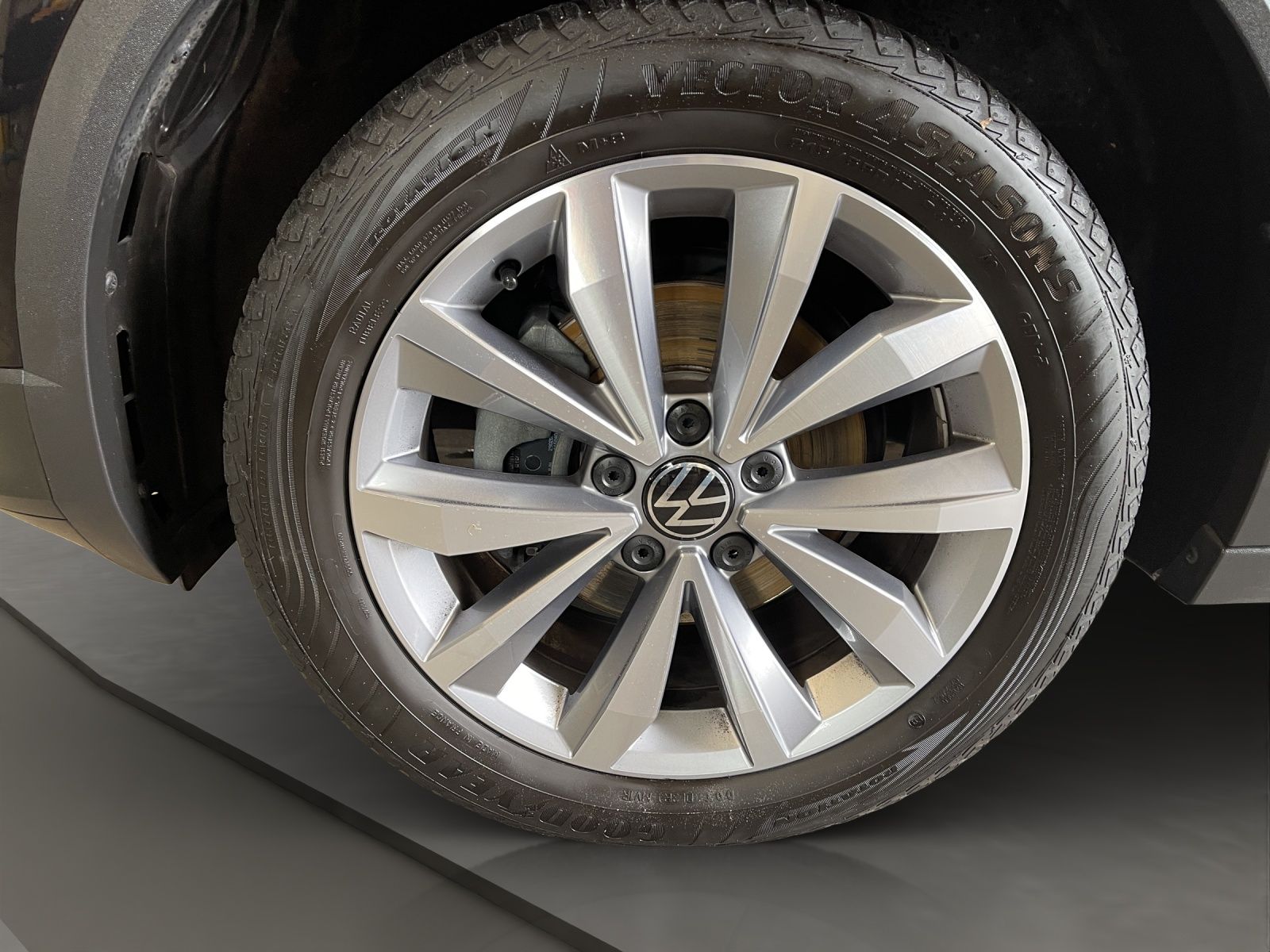 Volkswagen T-Roc 1.5 TSI Style - Samsaru's Car Outlet