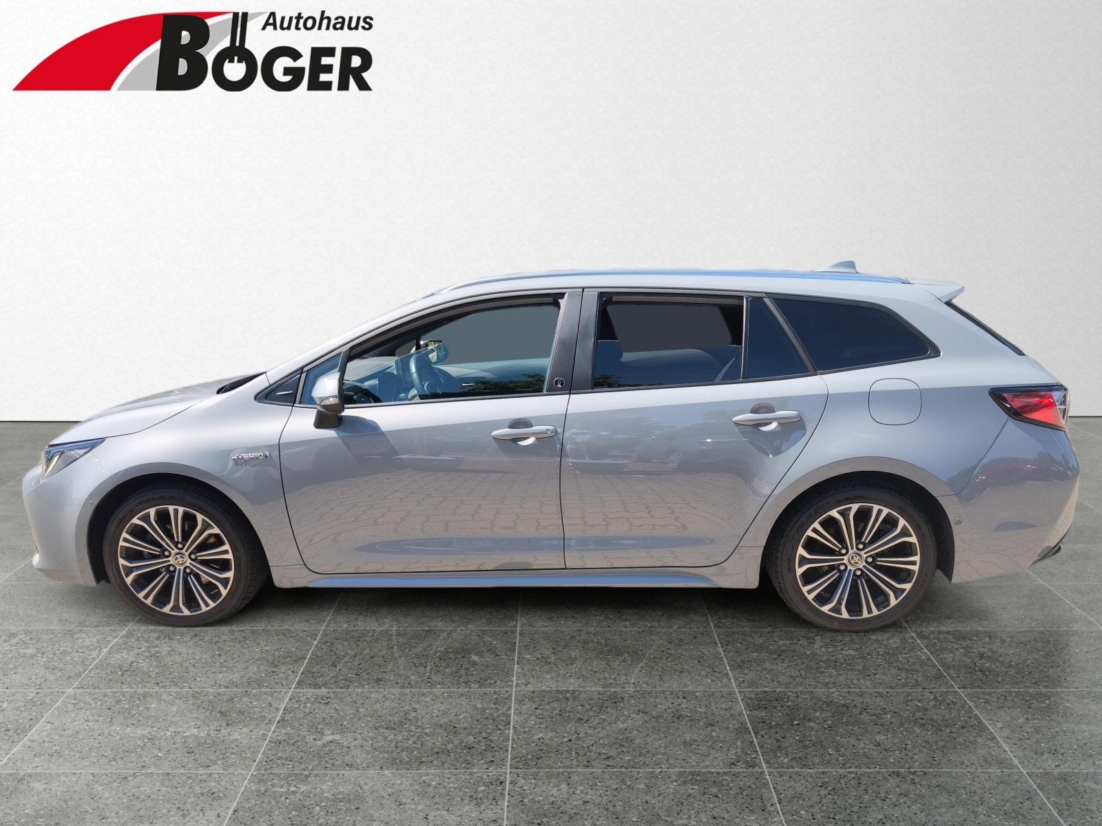 Toyota Corolla Touring Sports 2.0 Hybrid Team D - Samsaru's Car Outlet