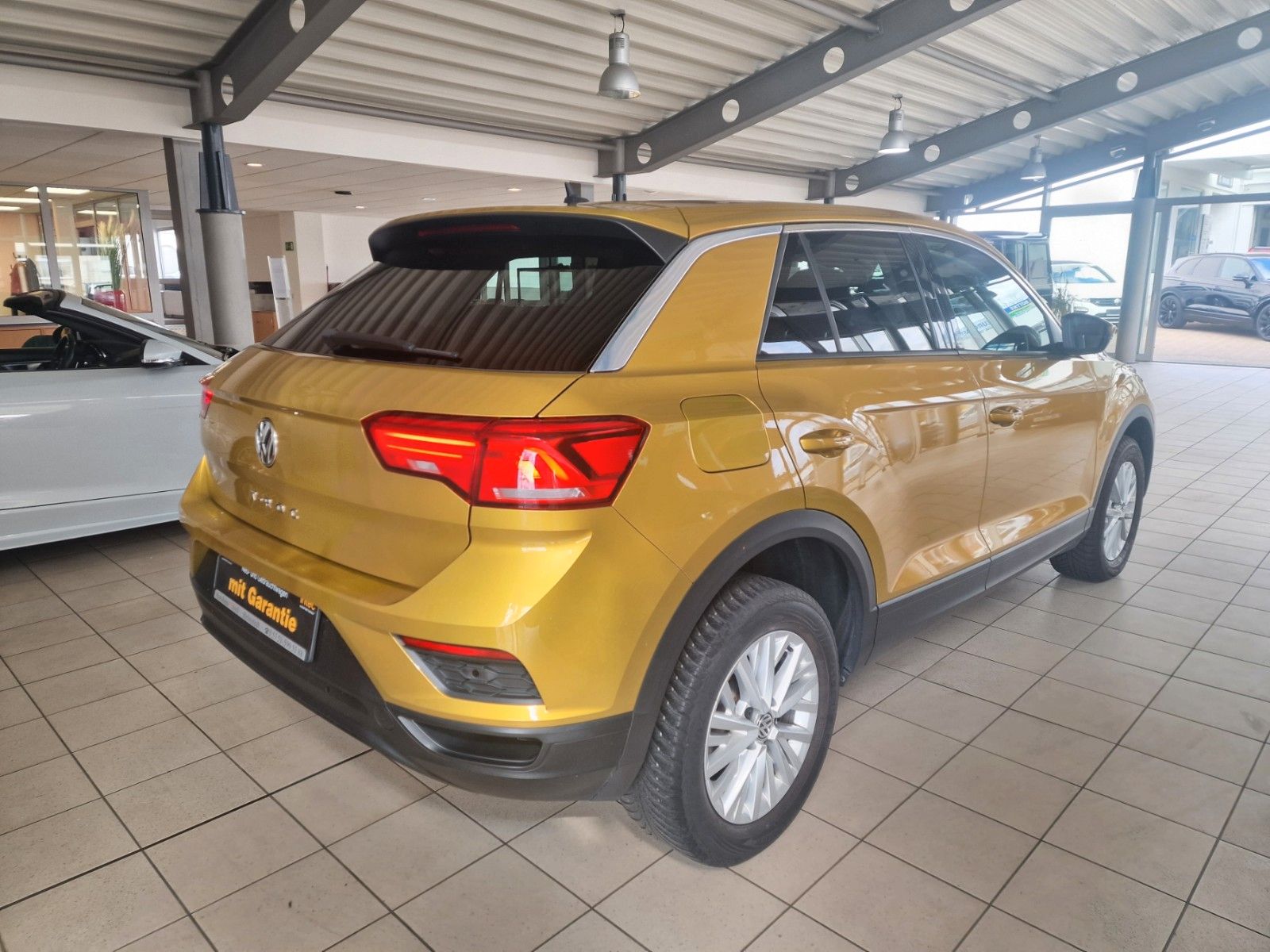Volkswagen T-Roc Basis - Samsaru's Car Outlet