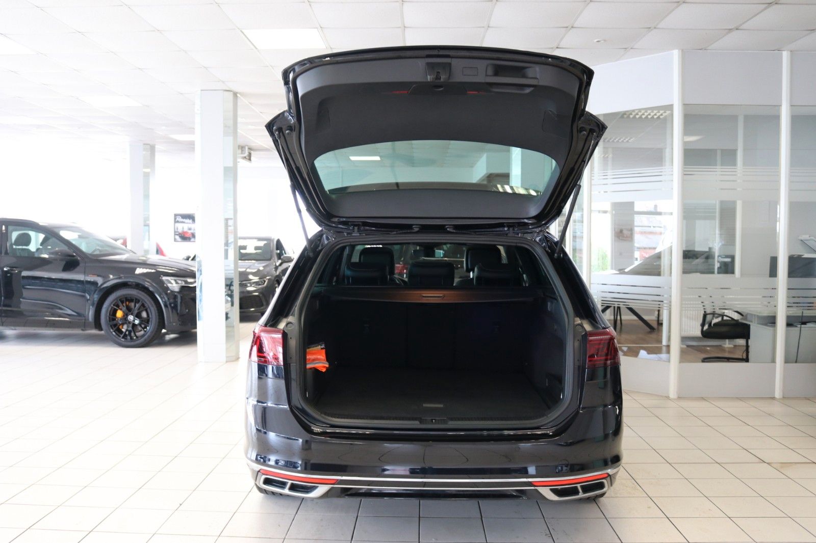 Volkswagen Passat 4M  R-Line DCC STHZ 360 Matrix Pano Leder
