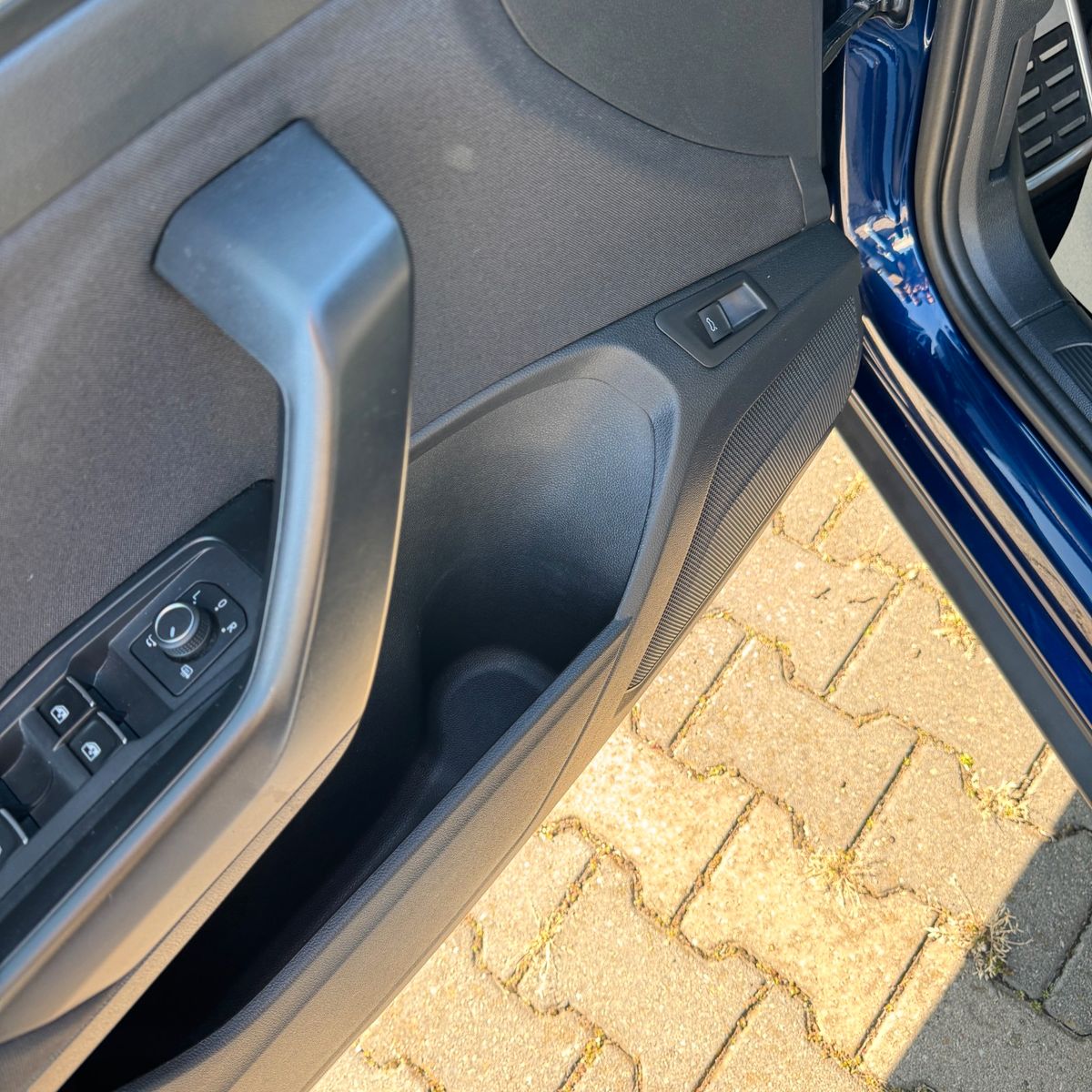 Volkswagen T-Roc Sport - Samsaru's Car Outlet