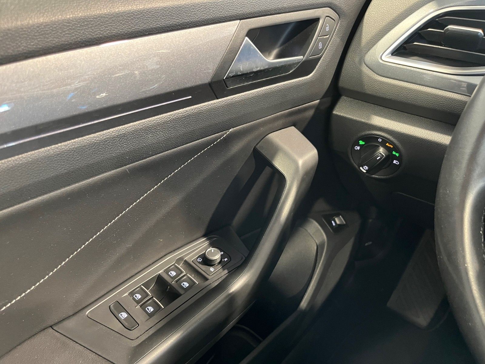 Volkswagen T-Roc 1.0TSi Style - Samsaru's Car Outlet