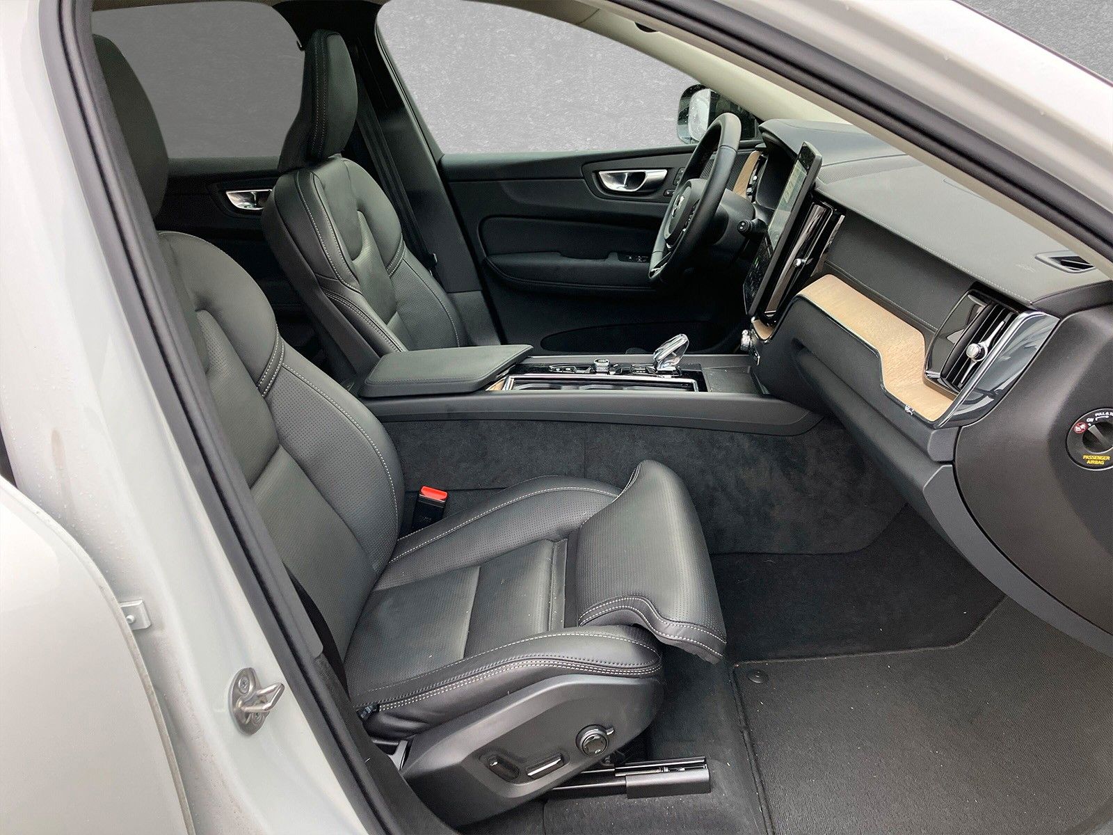 Volvo XC60 T8 AWD Plug-in-Hybrid Ultra Dark Facelift