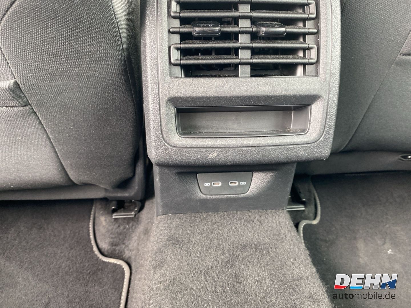 Volkswagen Golf Variant VIII 1.0 ETSI MHD DSG Life - Samsaru's Car Outlet