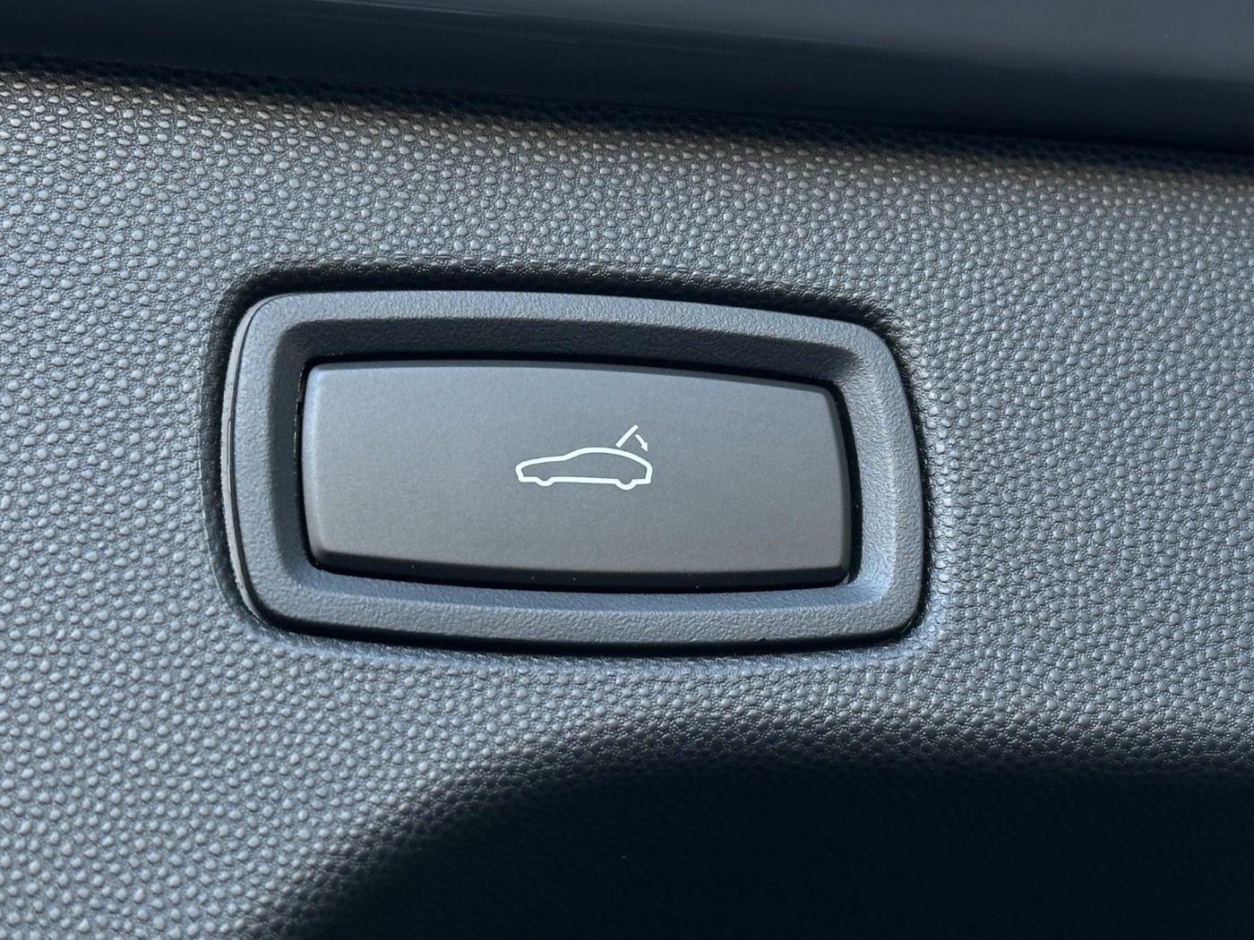 Porsche Macan Turbo - Samsaru's Car Outlet