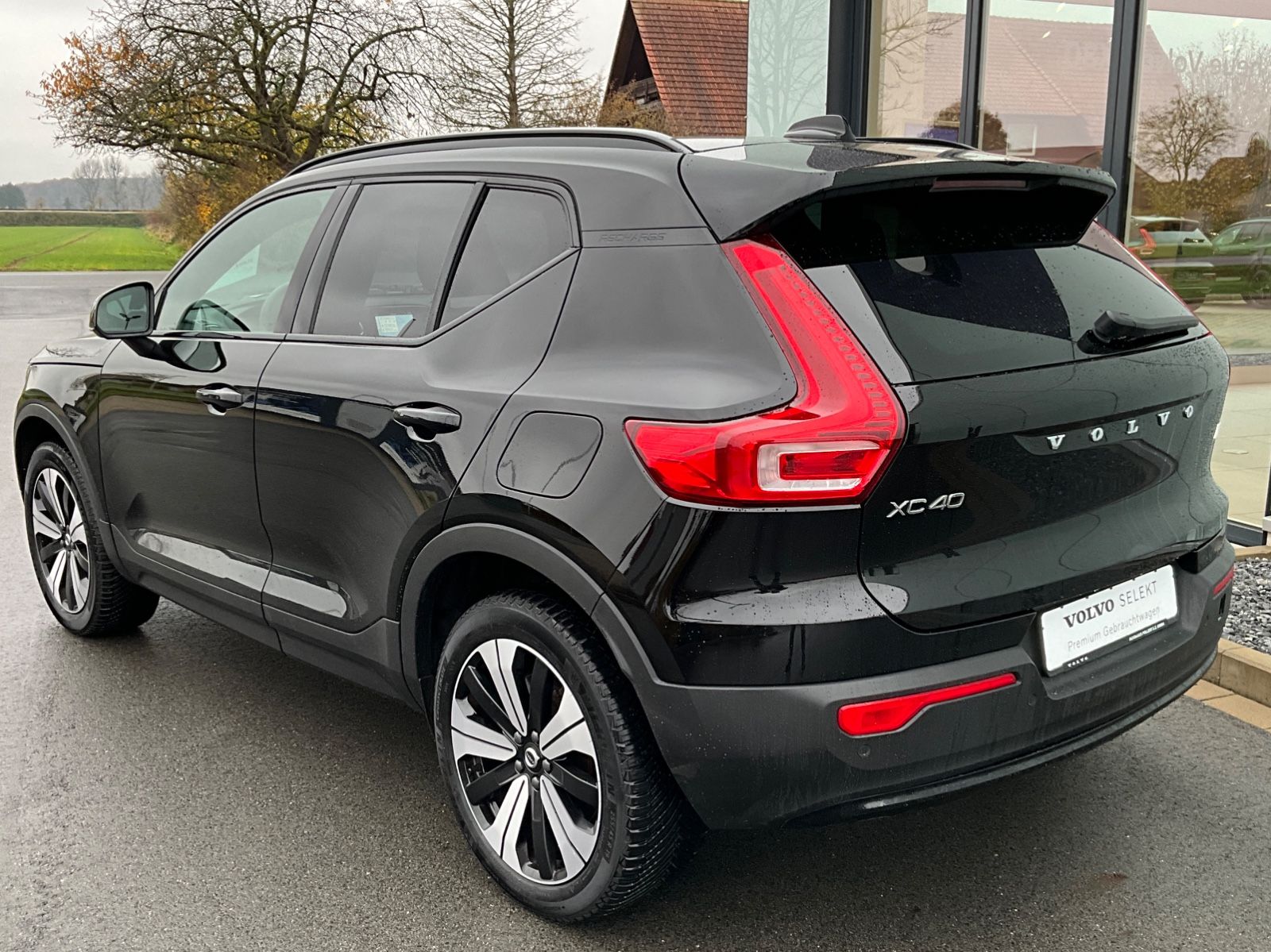 Volvo XC40 Core Recharge Pure Electric AWD