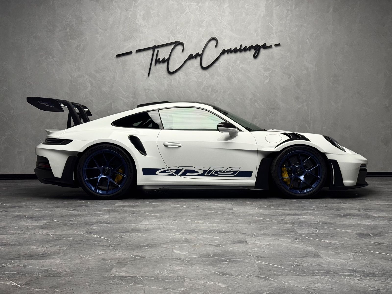 Porsche 992 GT3 RS - Samsaru's Car Outlet