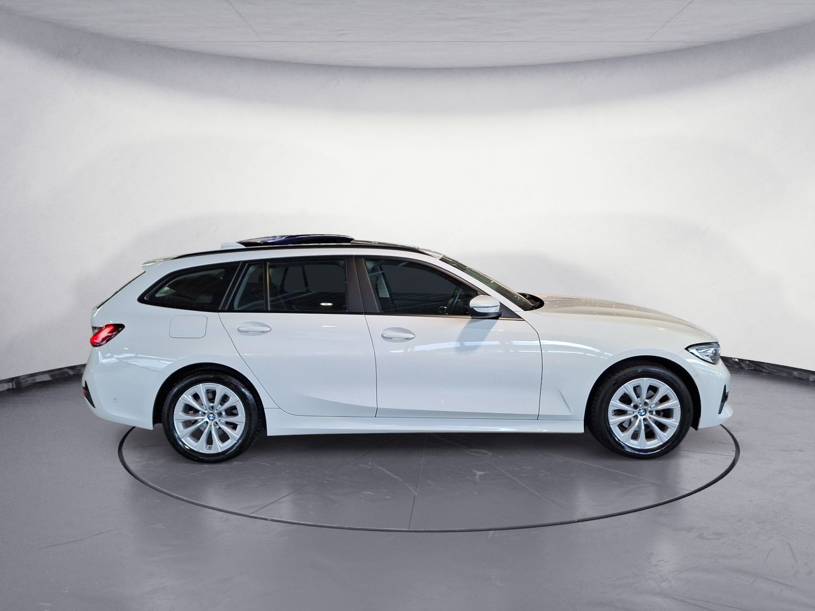 BMW 320d xDrive Touring Advantage - Samsaru's Car Outlet