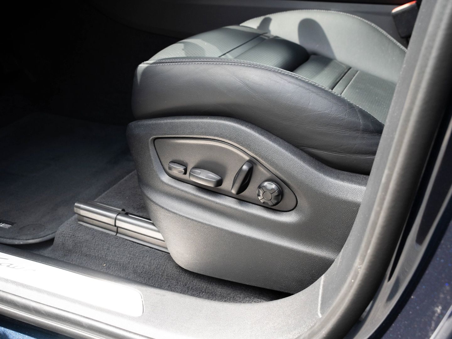 Porsche Cayenne E-Hybrid BOSE AHK 14 Wege Sitze 21 Zoll