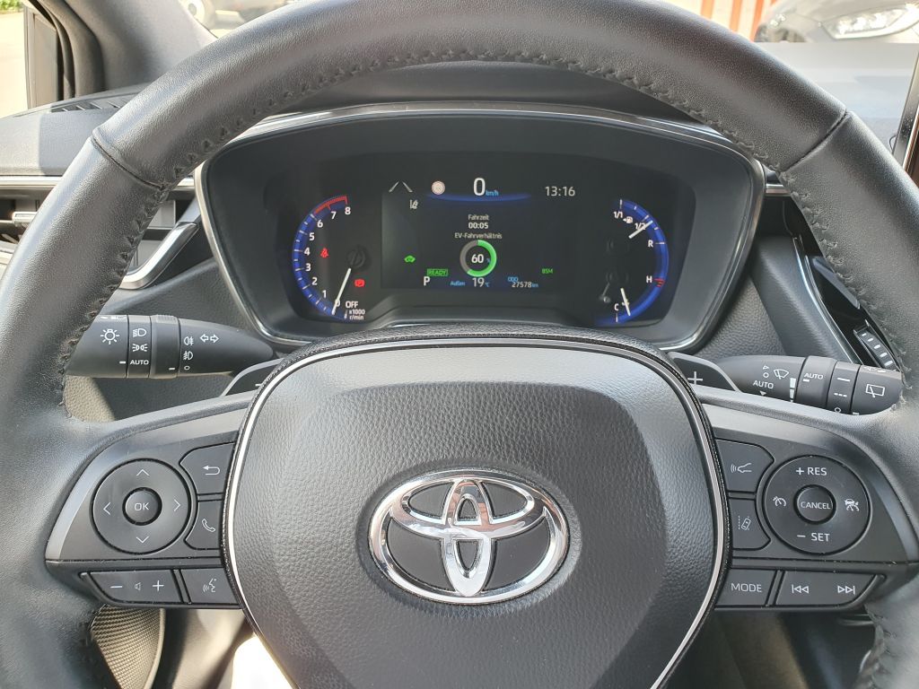 Toyota Corolla 2.0 Hybrid - Samsaru's Car Outlet