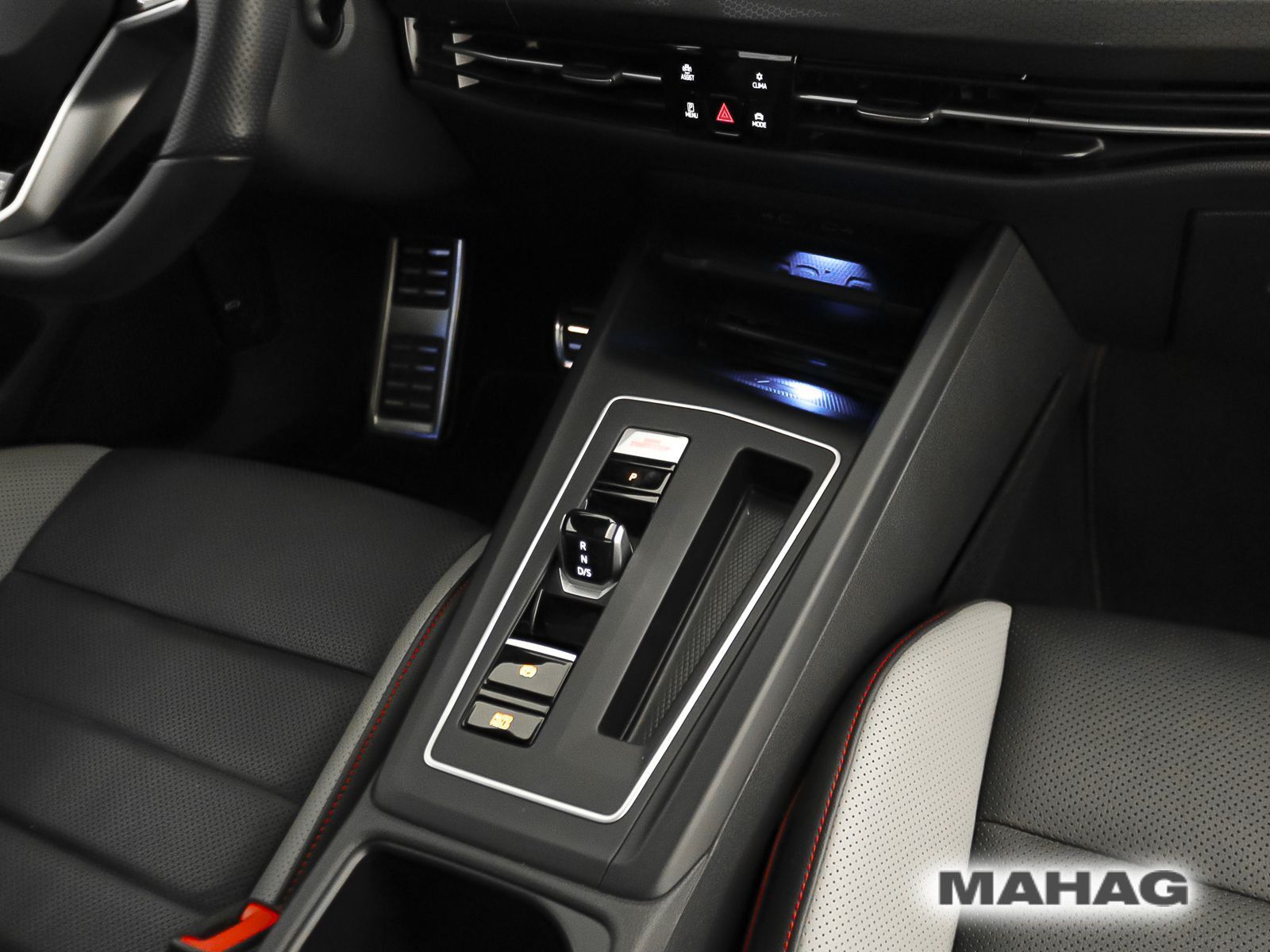 Volkswagen Golf GTI 2.0 TSI LEDER LED+ Navi Pano Standhz DC