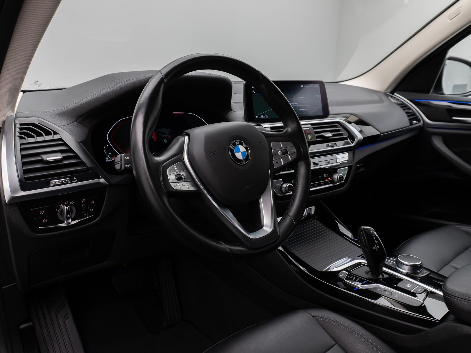 BMW X3 xD30d LuxuryLine - Samsaru's Car Outlet
