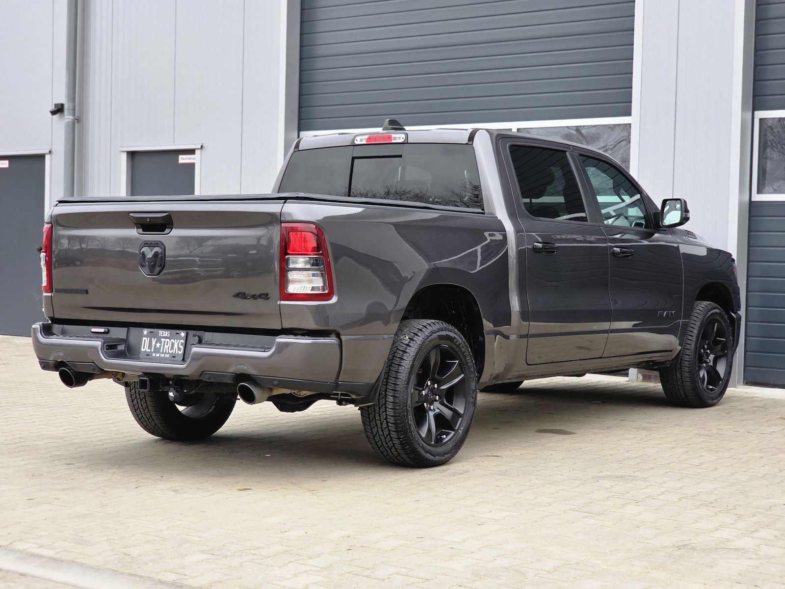 Dodge RAM 1500 5.7 4x4 Bighorn Night Kamera 12´´ PDC
