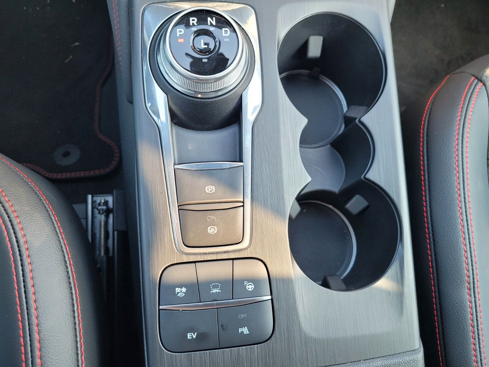 Ford Kuga Plug-In Hybrid ST-Line X - Samsaru's Car Outlet