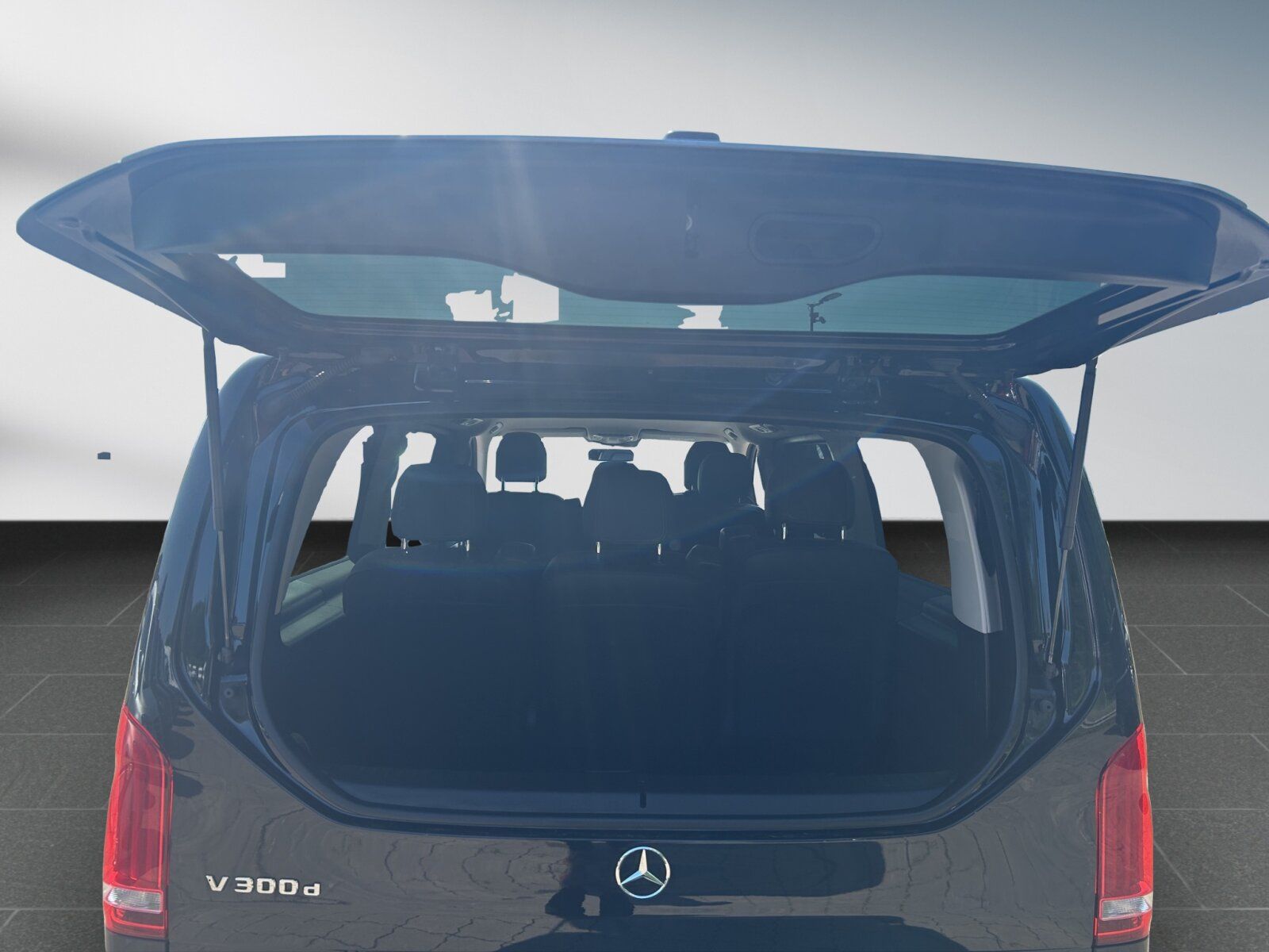 Mercedes-Benz V 300 d - Samsaru's Car Outlet