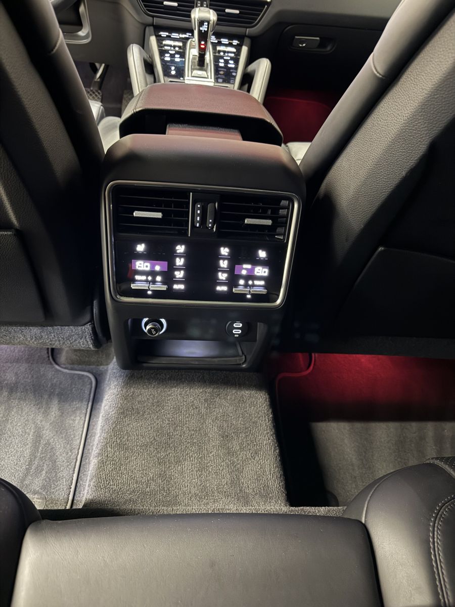 Porsche Cayenne Coupé Platinum Edition, Approved, FULL