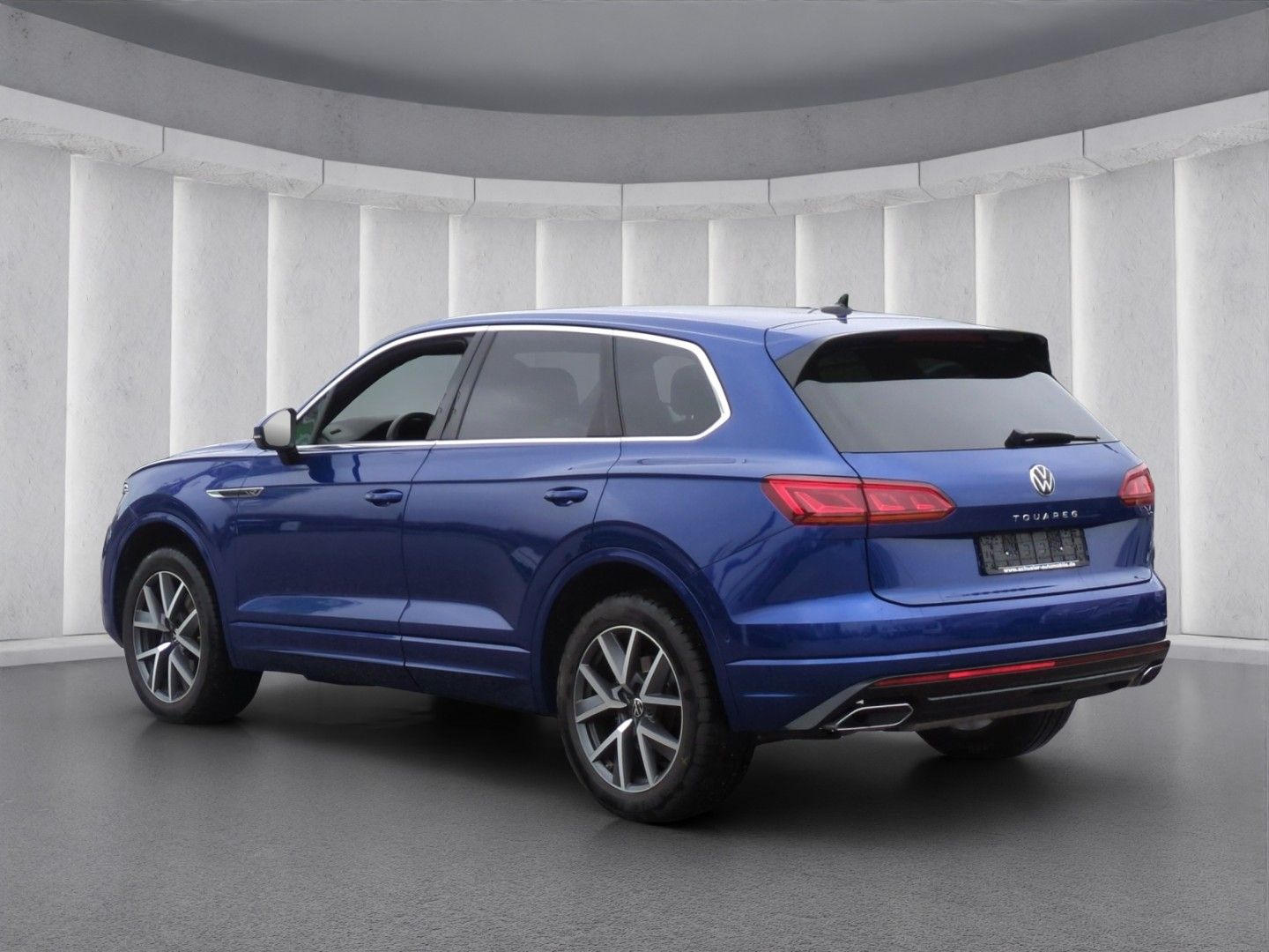 Volkswagen Touareg R-LINE 4M - Samsaru's Car Outlet