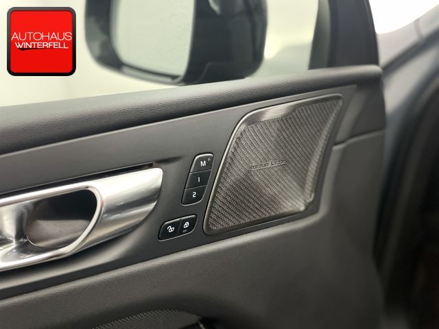 Volvo XC60 B4 AWD PLUS DARK - Samsaru's Car Outlet