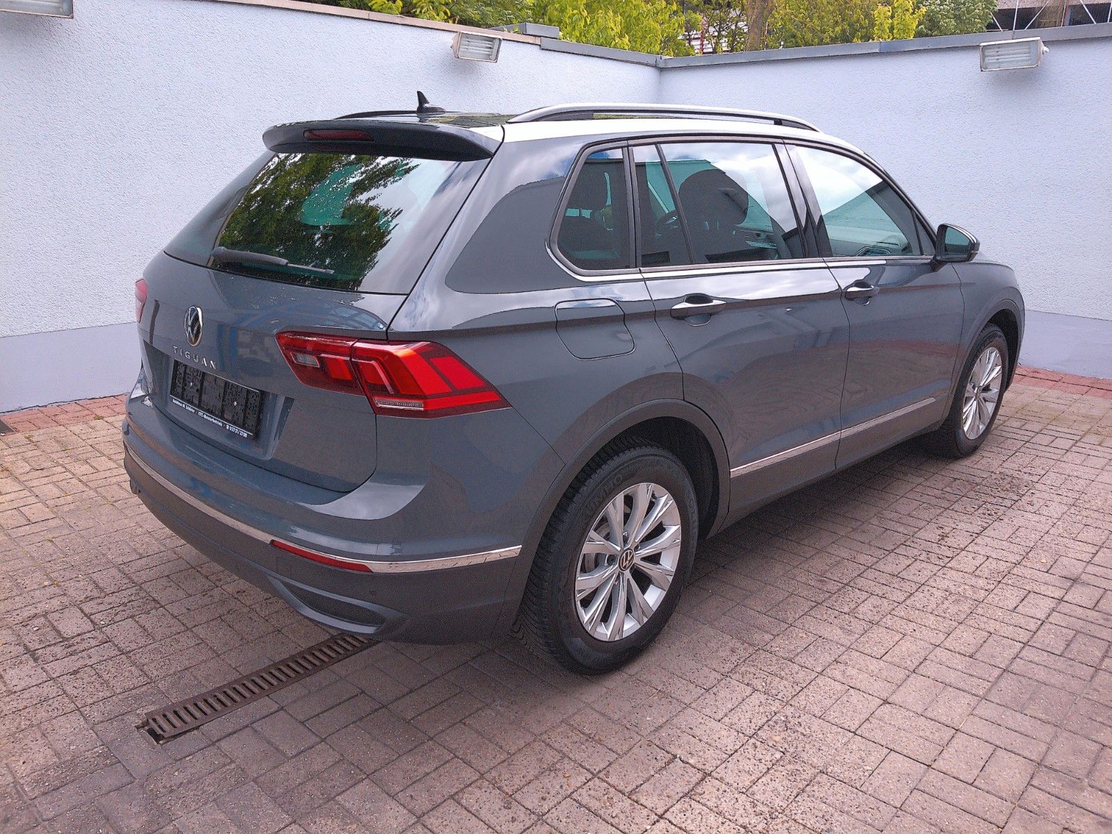 Volkswagen Tiguan 1.5 TSI DSG Life - Samsaru's Car Outlet