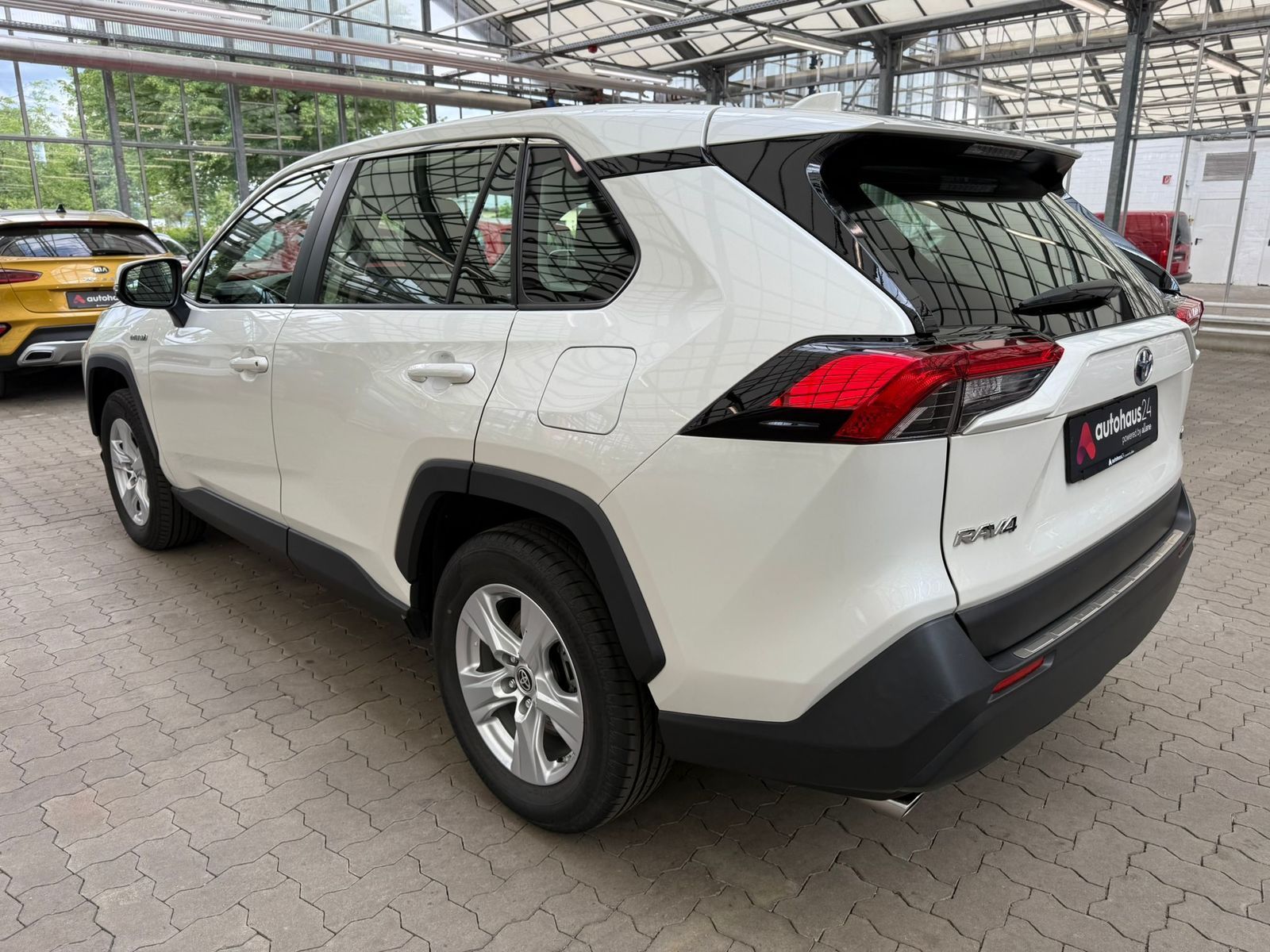 Toyota RAV4 2.5 VVT-i Hybrid 4x2 - Samsaru's Car Outlet