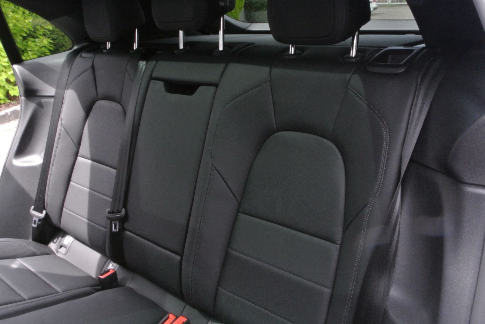 Porsche Macan E - Samsaru's Car Outlet