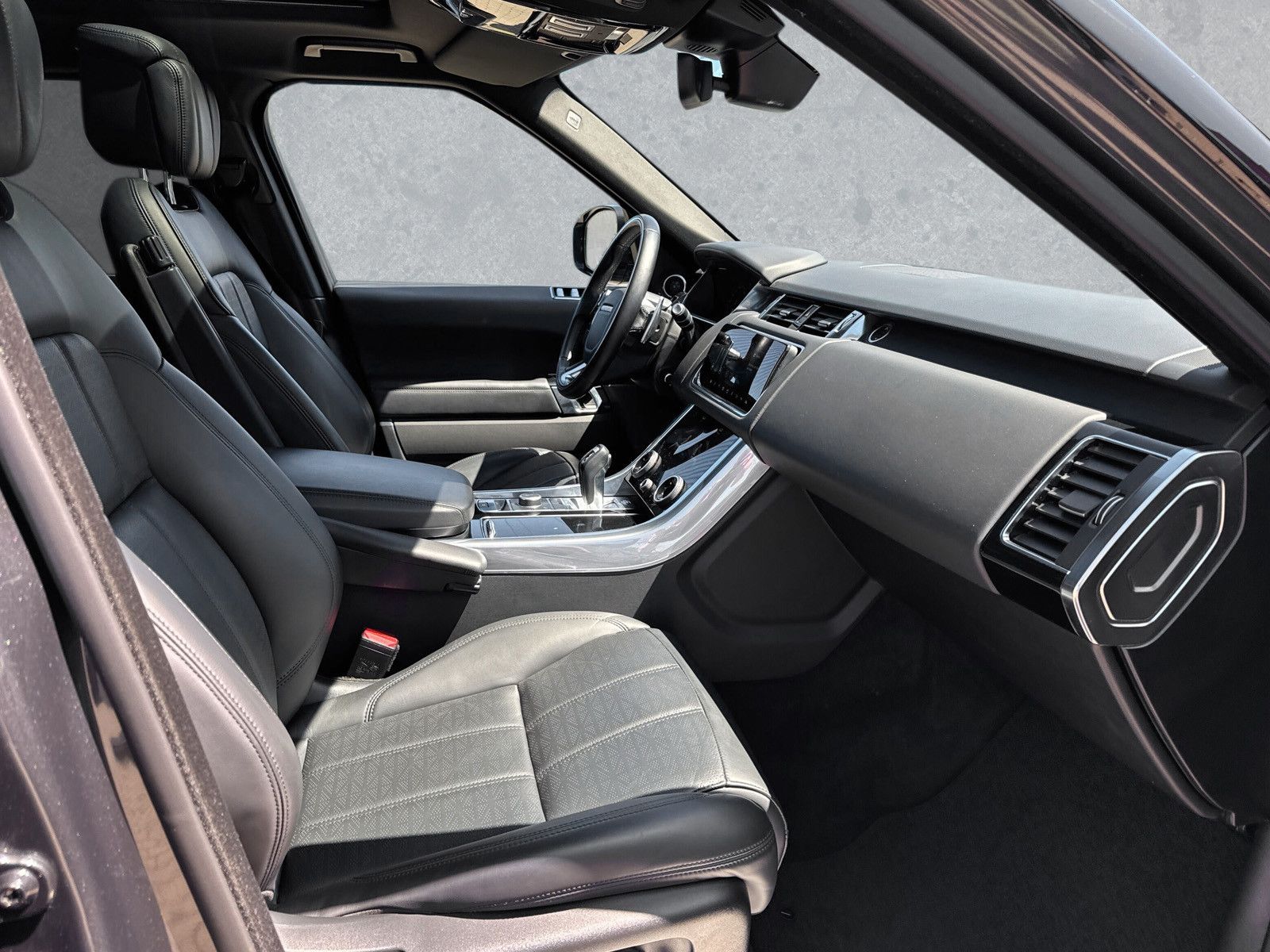 Range Rover Sport D300 HSE Dynamic - Samsaru's Car Outlet