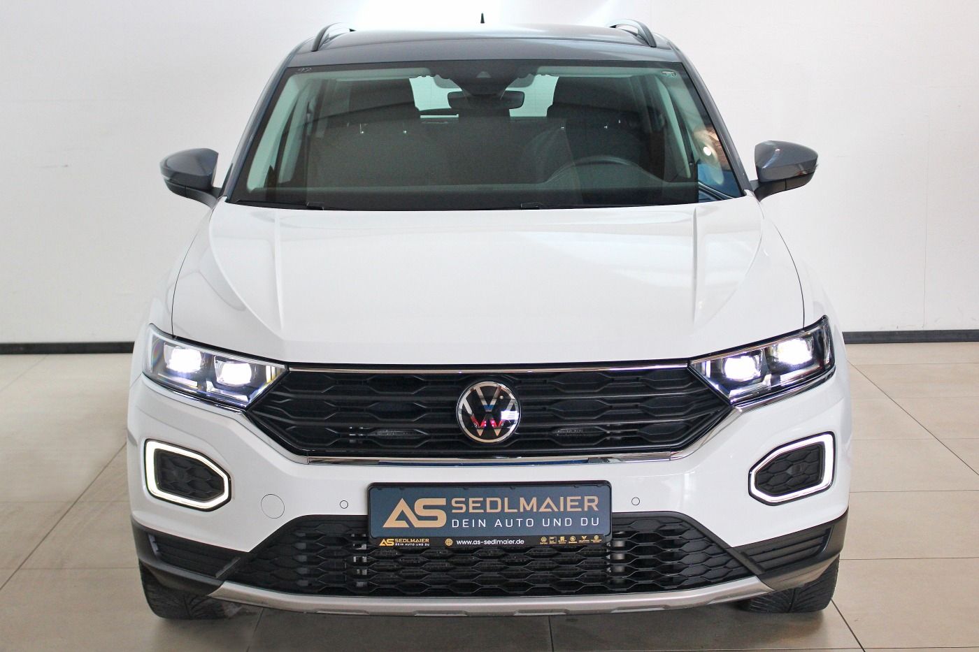 Volkswagen T-Roc 1.5 TSI Active - Samsaru's Car Outlet