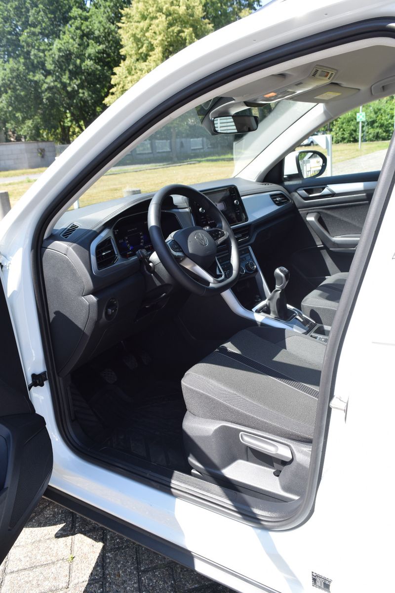 Volkswagen T-Roc Life - Samsaru's Car Outlet