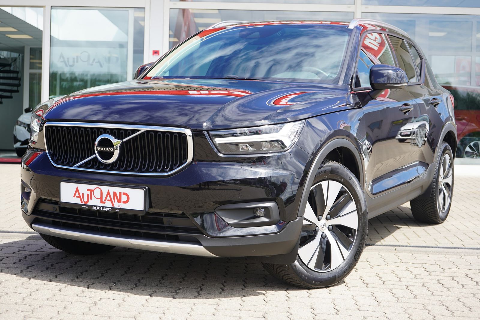Volvo XC 40 T3 2WD Momentum Pro - Samsaru's Car Outlet