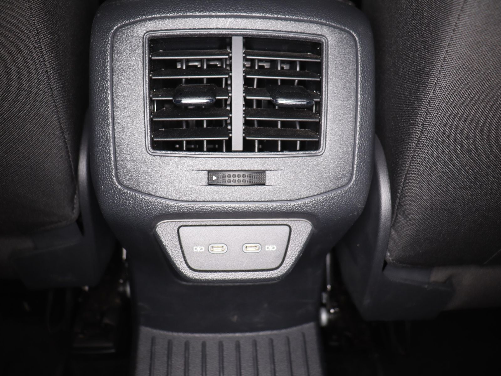 Volkswagen T-Roc 1.0 TSI - Samsaru's Car Outlet