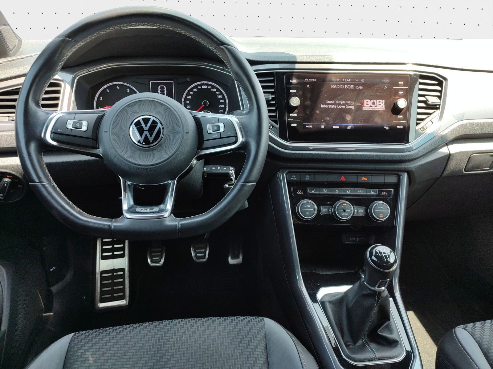Volkswagen T-ROC 1.5 TSI R-Line - Samsaru's Car Outlet
