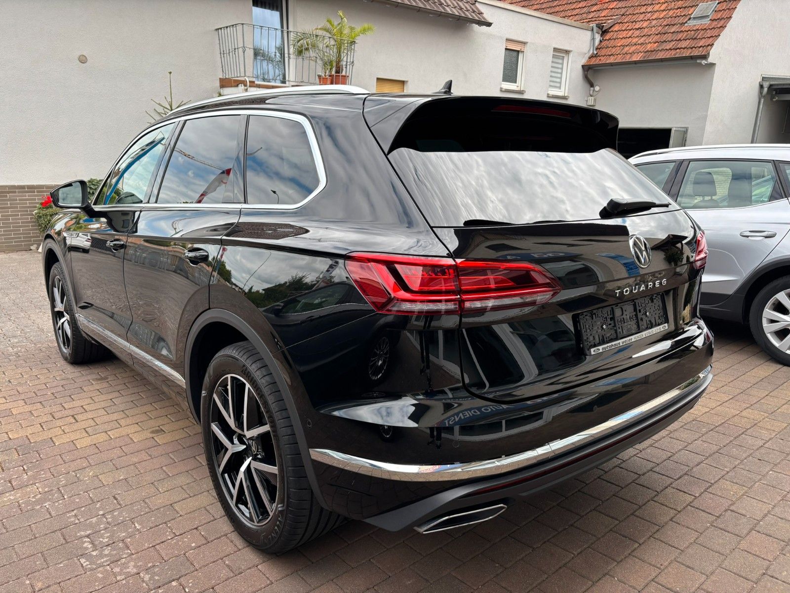 Volkswagen Touareg Elegance 4M - Samsaru's Car Outlet