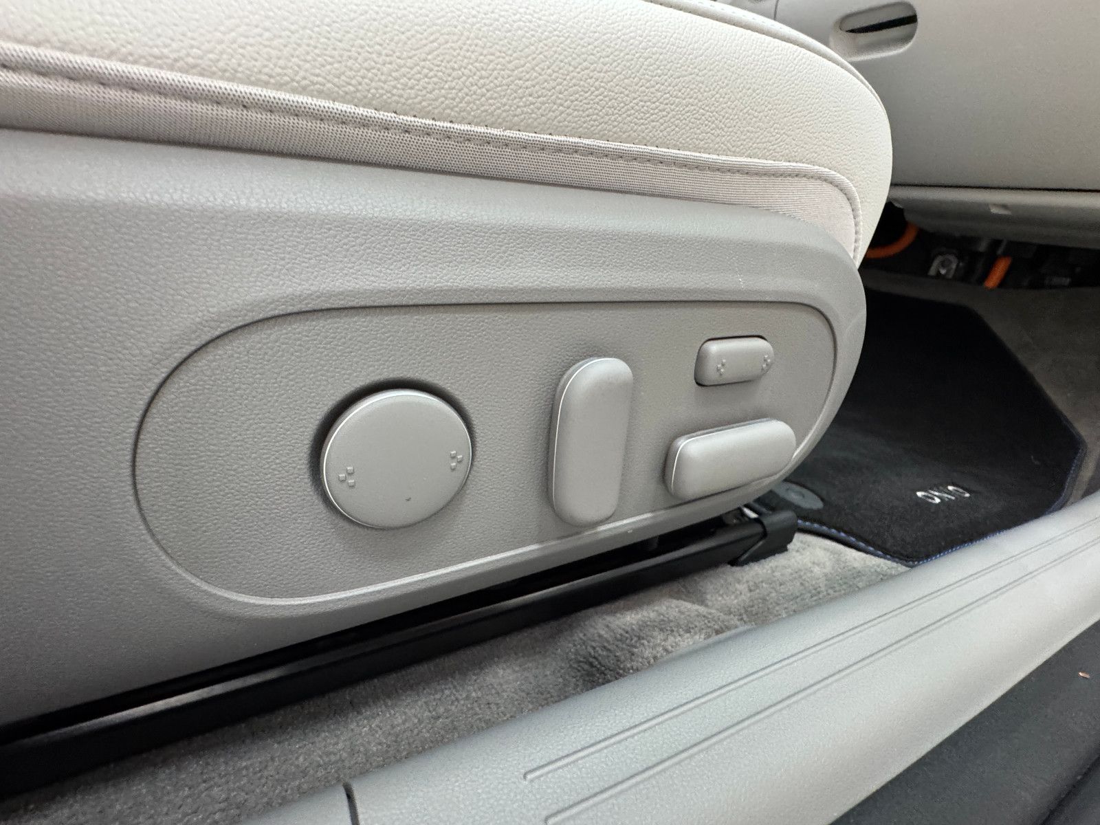 Hyundai IONIQ 6 77,4kWh 325ps 4WD Uniq PANO & DIGI NON