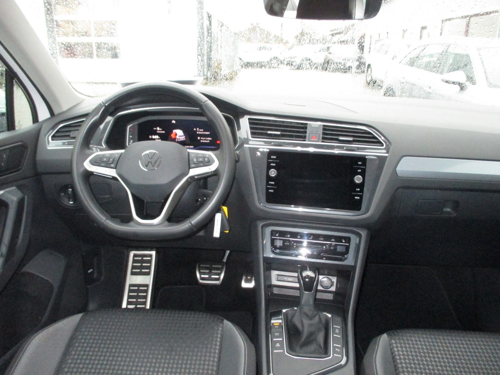 Volkswagen Tiguan 2.0 TDI DSG Active - Samsaru's Car Outlet