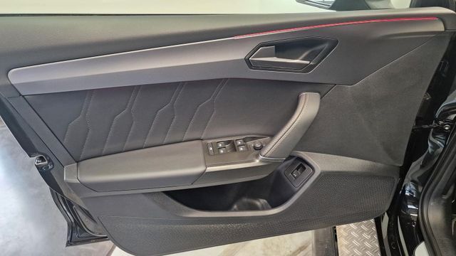 Seat Leon Sportstourer 1.5 eTSI Navi/ Panorama/ AH...