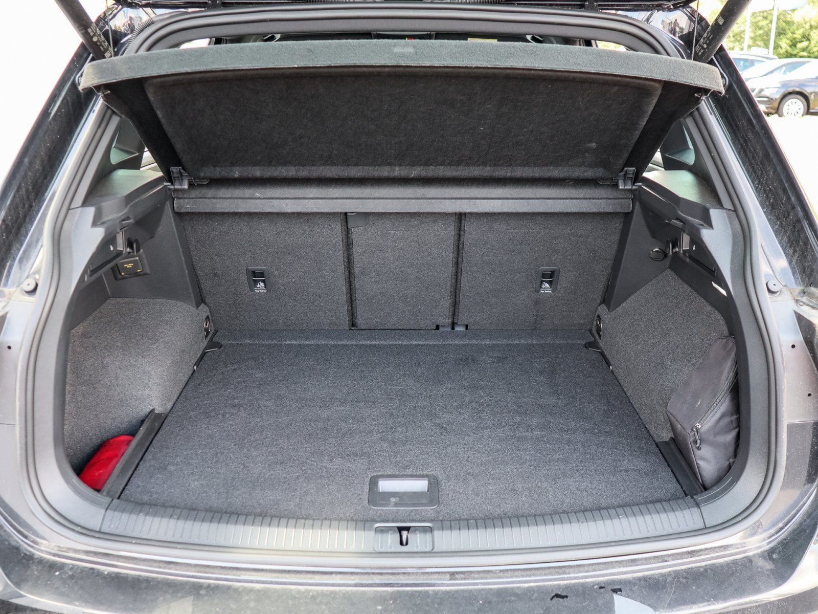 Volkswagen Tiguan R-Line 1.5 TSI DSG - Samsaru's Car Outlet