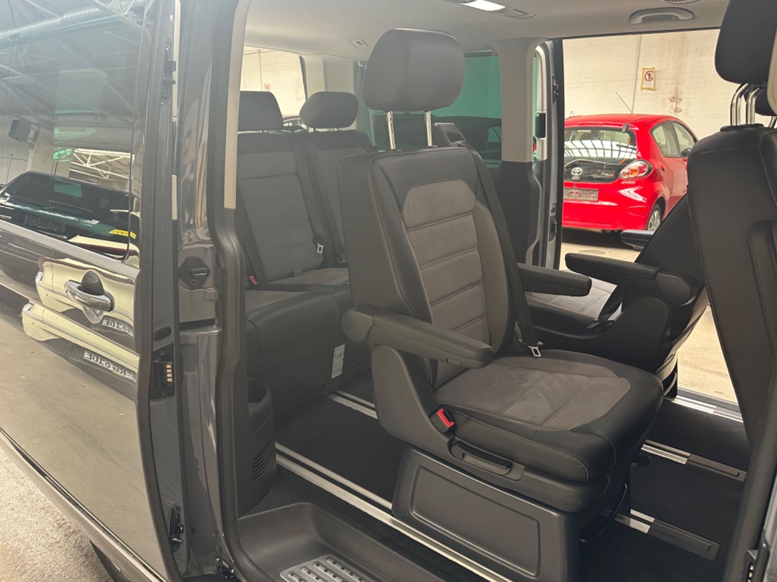 Volkswagen T6.1 MULTIVAN - Samsaru's Car Outlet
