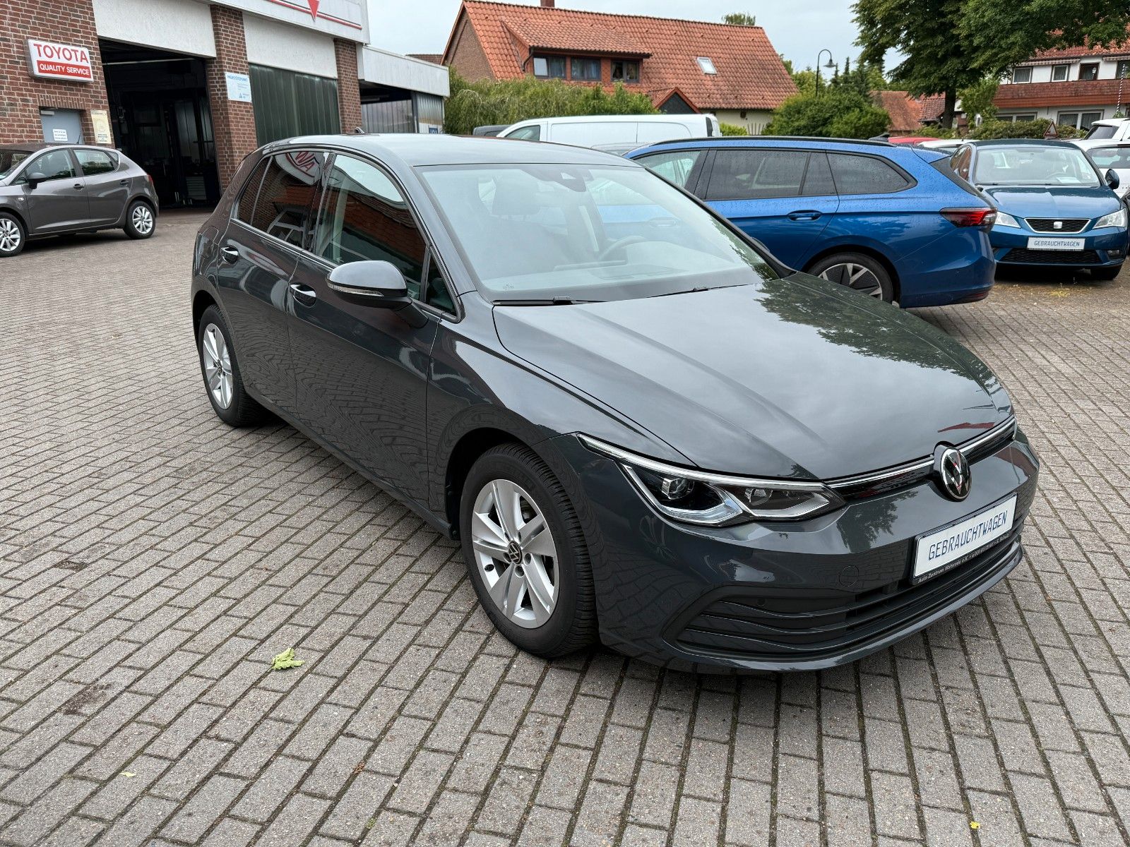 Volkswagen Golf VIII Life - Samsaru's Car Outlet