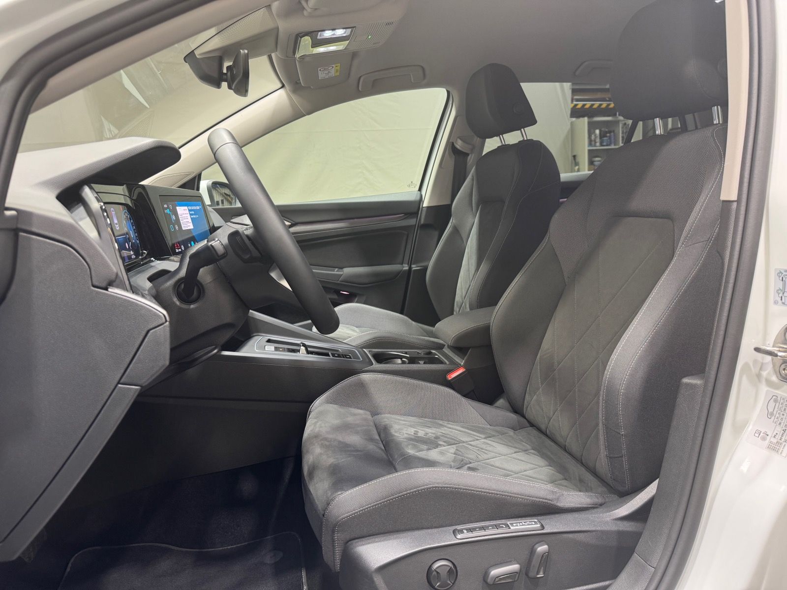 Volkswagen Golf Style 2.0 TDI DSG - Samsaru's Car Outlet