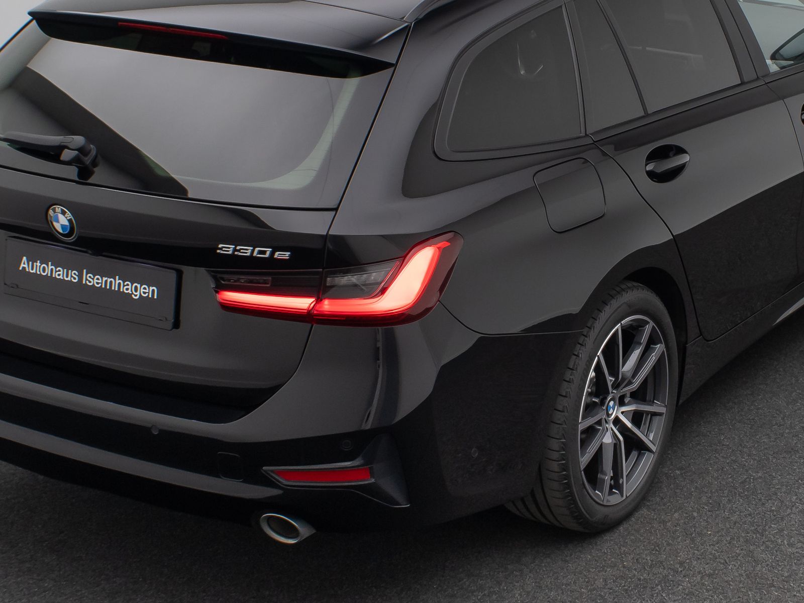 BMW 330e xD - Samsaru's Car Outlet