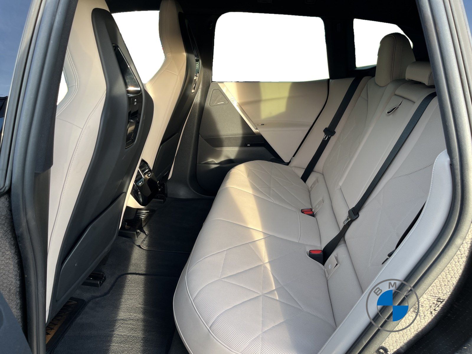 BMW iX xDrive40 Sport 22" AHK Massage Memory H&K
