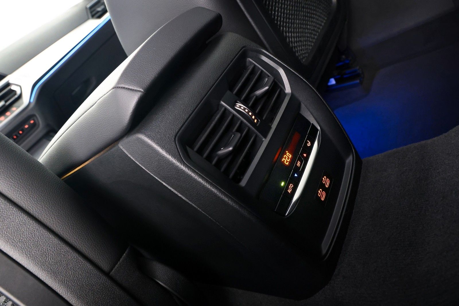 BMW 330d Touring Sport Line - Samsaru's Car Outlet