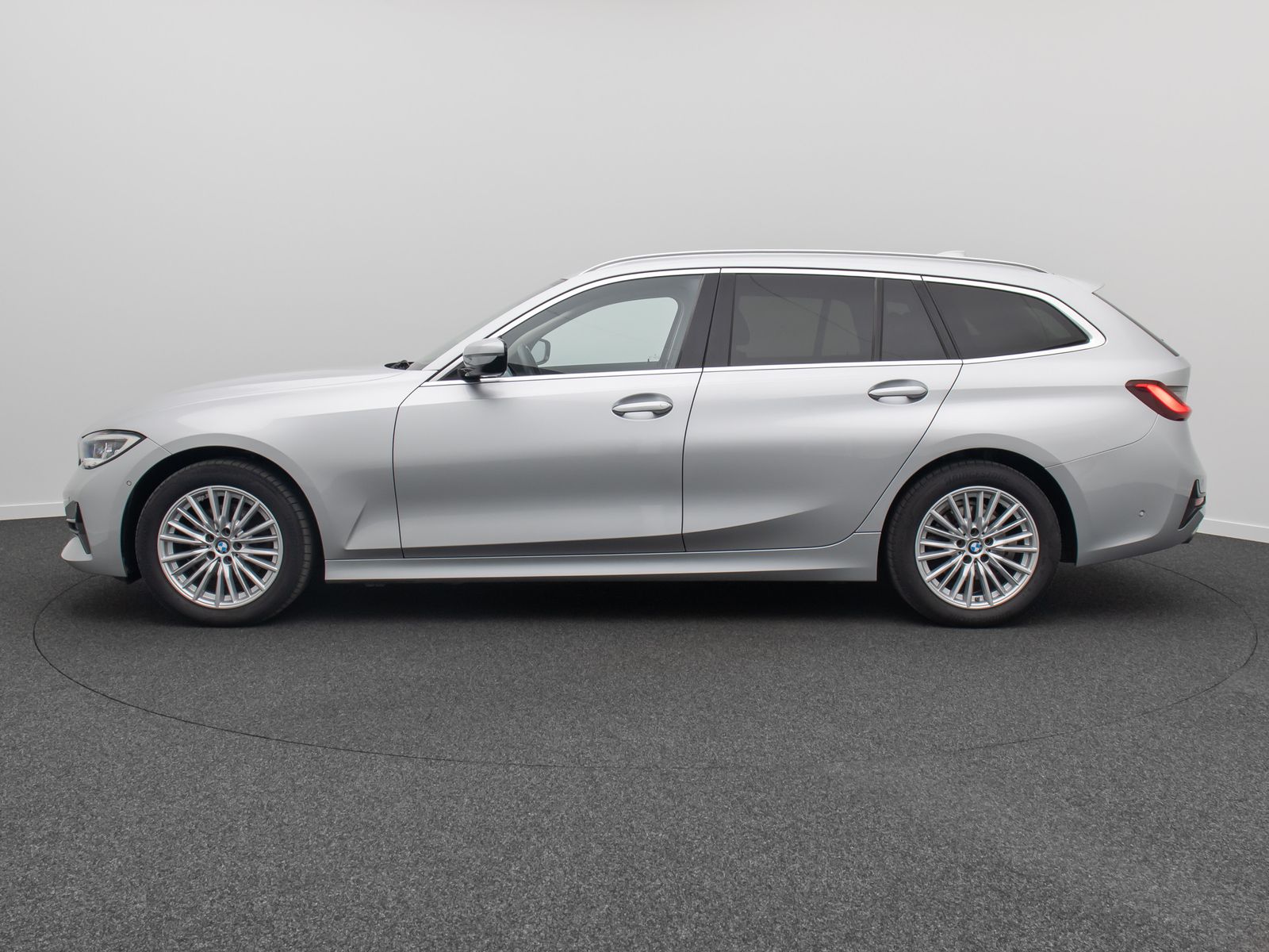 BMW 320d SportLine - Samsaru's Car Outlet