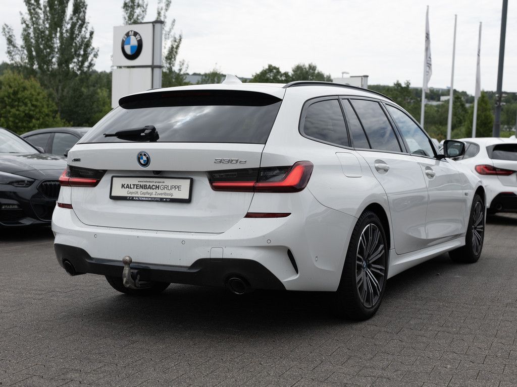 BMW 330e Touring xDrive M-Sport PANO AHK HUD LASER