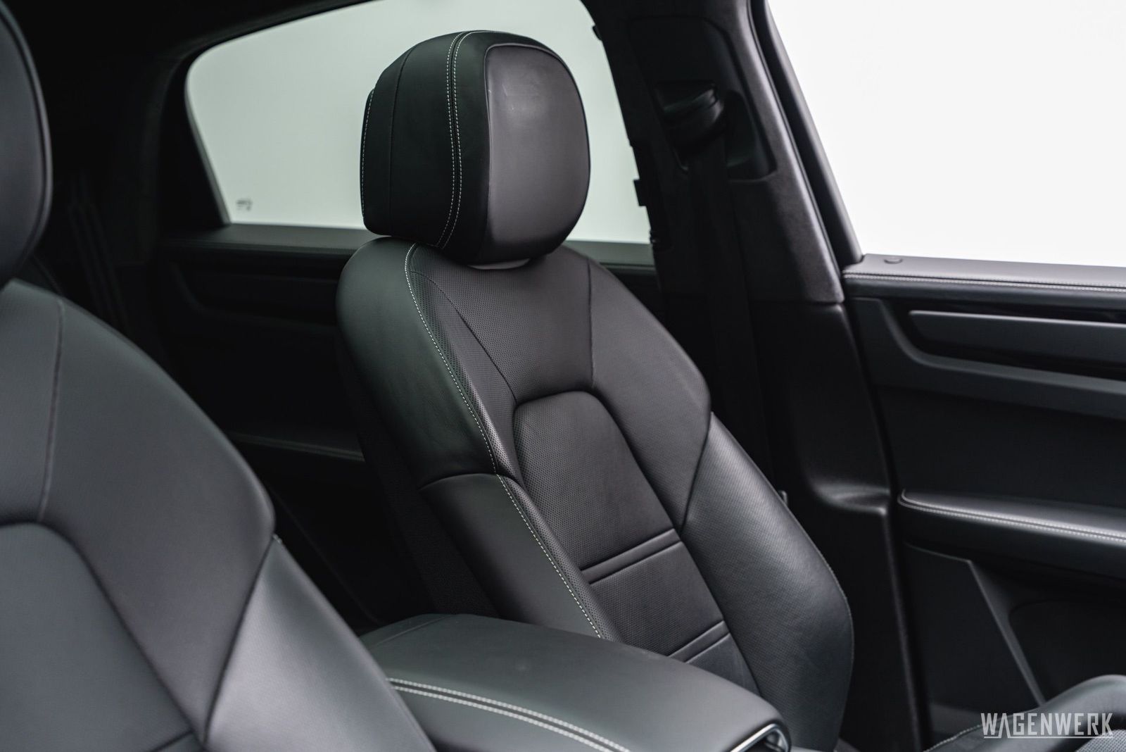 Porsche Cayenne Coupé Turbo S E-Hybrid MASSAGE AHV INNOD