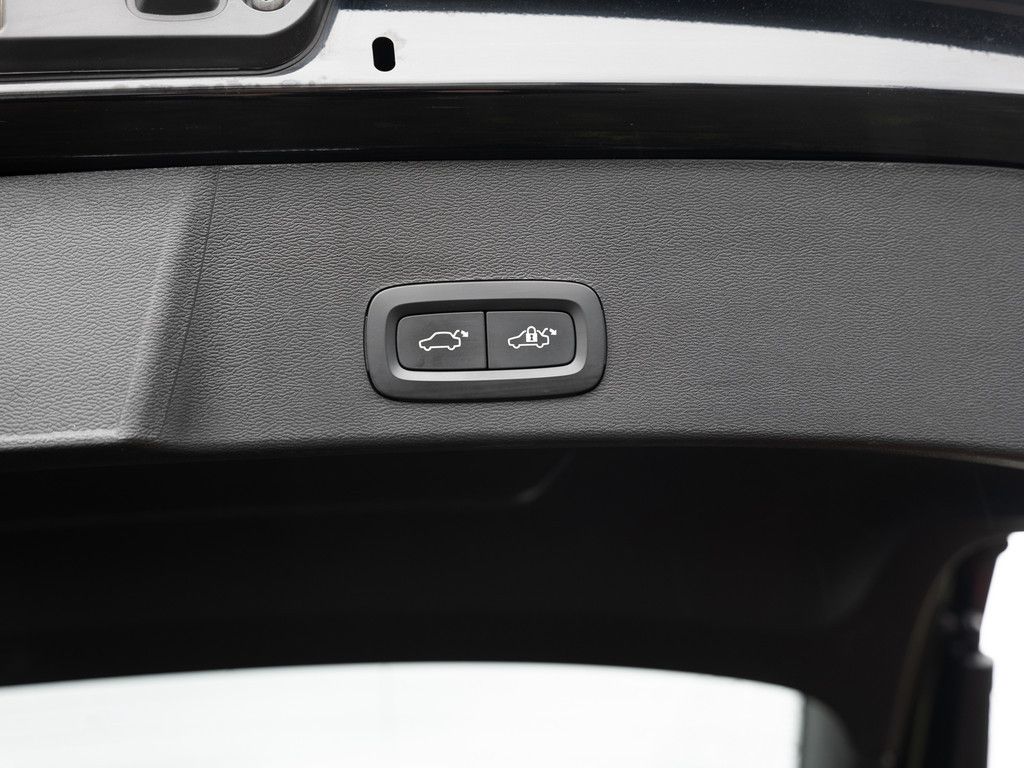 Volvo XC40 Ultimate Recharge Pure Electric AWD PANO