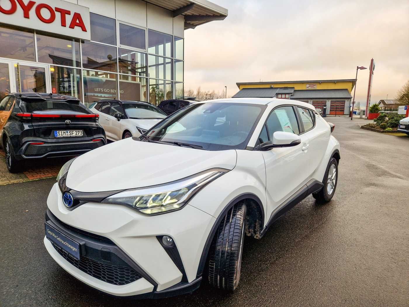 Toyota C-HR Hybrid Flow - Samsaru's Car Outlet