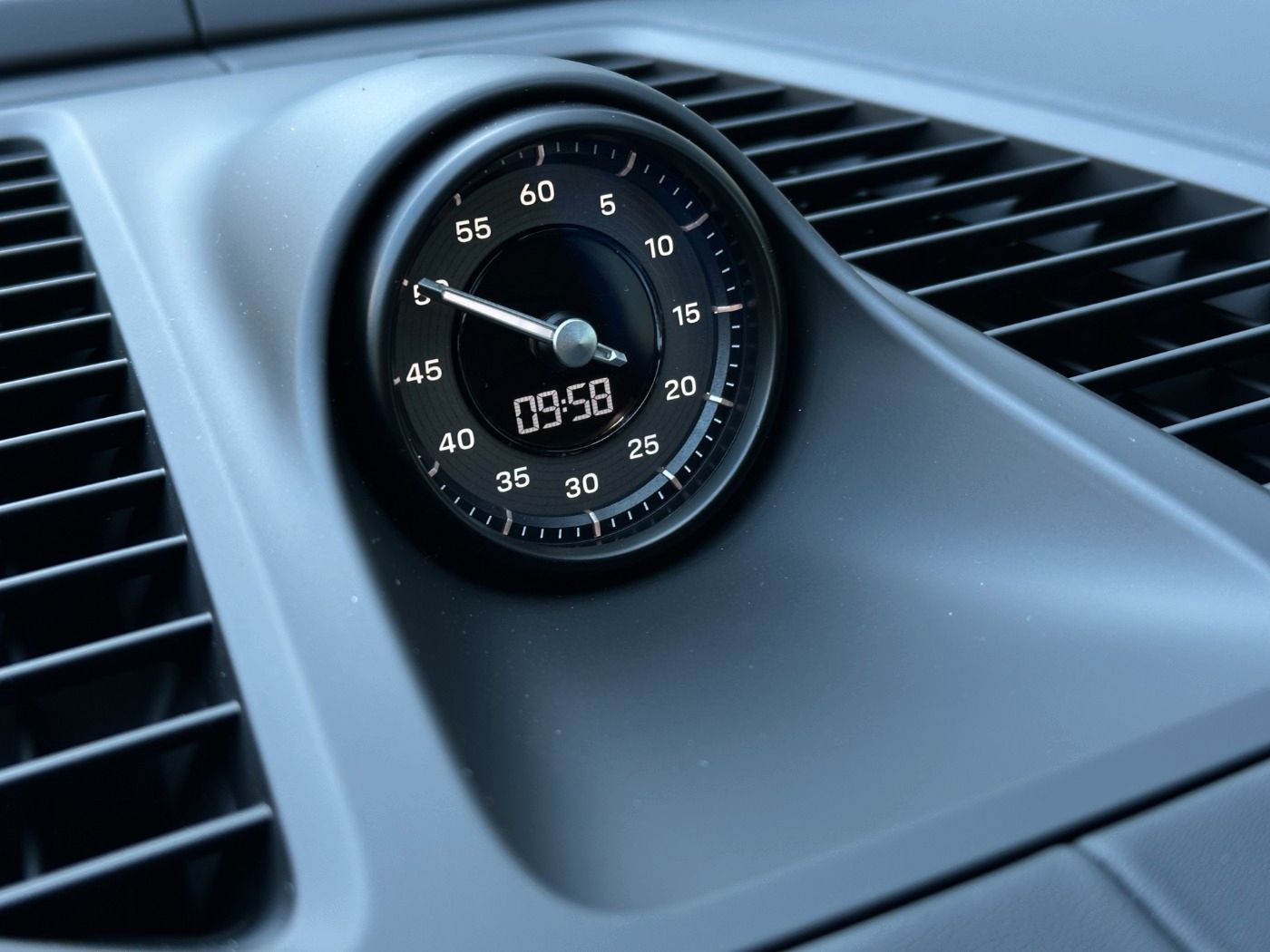 Porsche Macan Turbo - Samsaru's Car Outlet